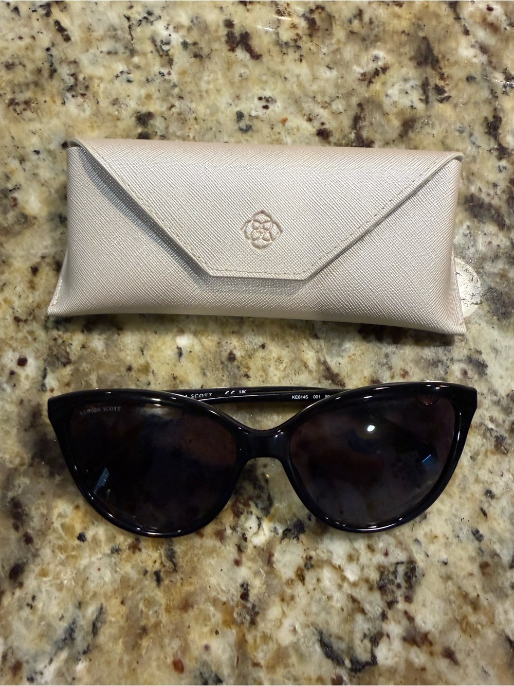 Kendra Scott  Bree Black Cat-Eye Sunglasses with Cream Case